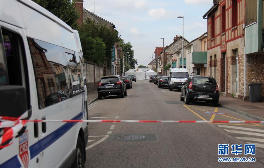 法国北部一教堂发生人质劫持事件3人死亡