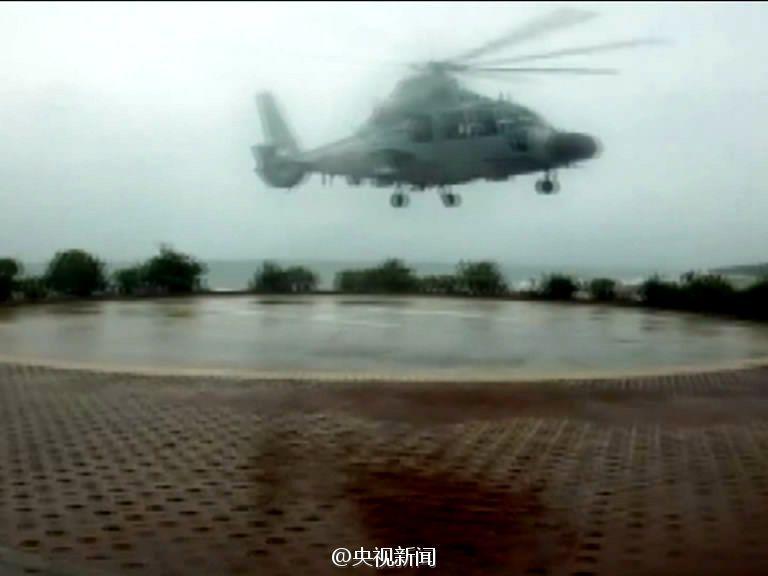 台风期间孕妇临盆 南海舰队紧急出动直升机救援