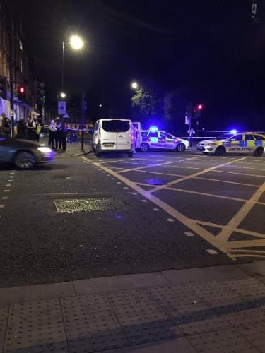 伦敦砍人事件致1死5伤 目击者：大批警察到场