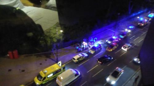 伦敦砍人事件致1死5伤 目击者：大批警察到场