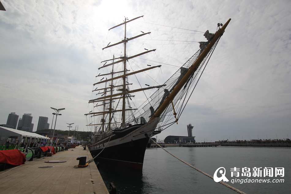 高清:俄籍大帆船帕拉达号再访青岛 助兴海洋节