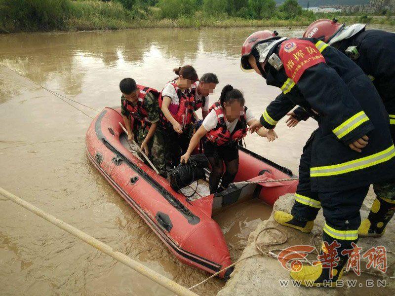 传销组织藏身河滩树林授课 上游泄洪 36人被困