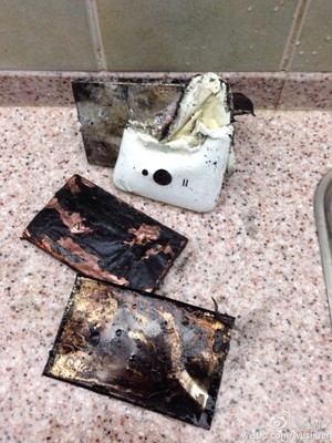 手机自燃下肢烧伤 男子裤子突然着火才发现