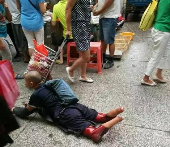 男子失踪12年被发现：双腿被截断在广州乞讨