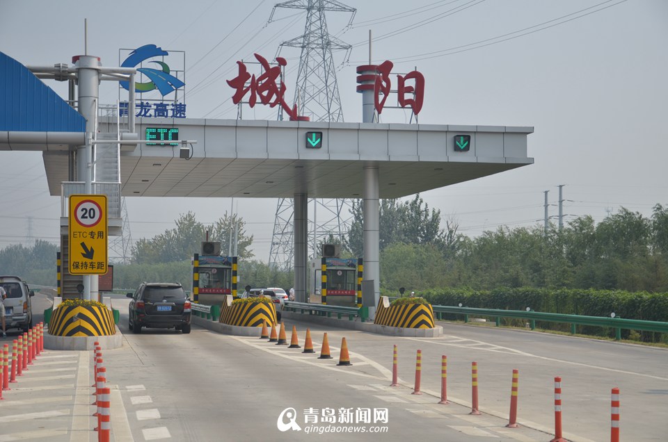 高清:龙青高速开通一周年 日均车流量超2万