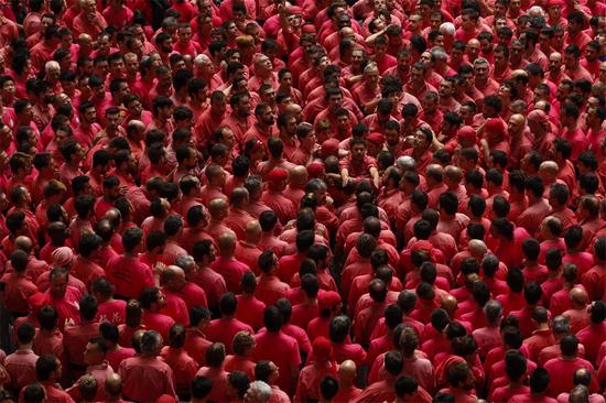 西班牙叠人塔比赛场面壮观 中国队创记录(图)