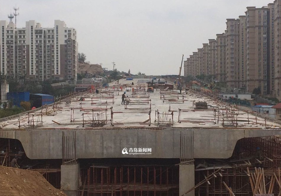 高清:深圳路李沧段桥梁主体完工 年底主线通车