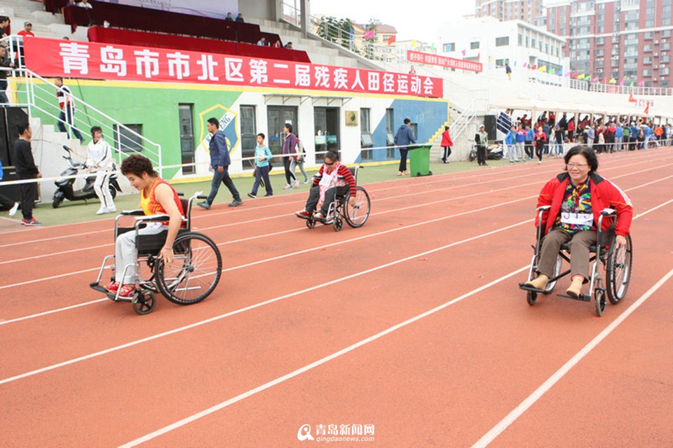 实拍青岛残疾人运动会 赛场上他们也是强者
