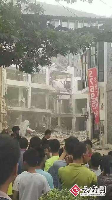 云南元阳县发生不明原因爆炸 致2人死亡15人受伤