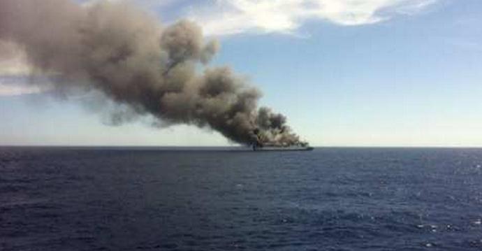 载52人台渔船在日本外海碰撞起火 日前去施救