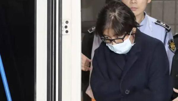 韩国法院预计今晚对崔顺实颁布正式逮捕令