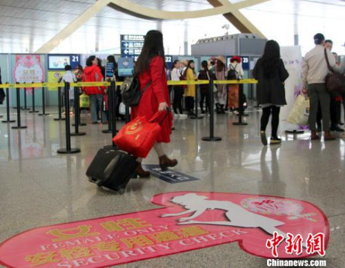 保护还是限制?多地机场设女性安检专用道引关注