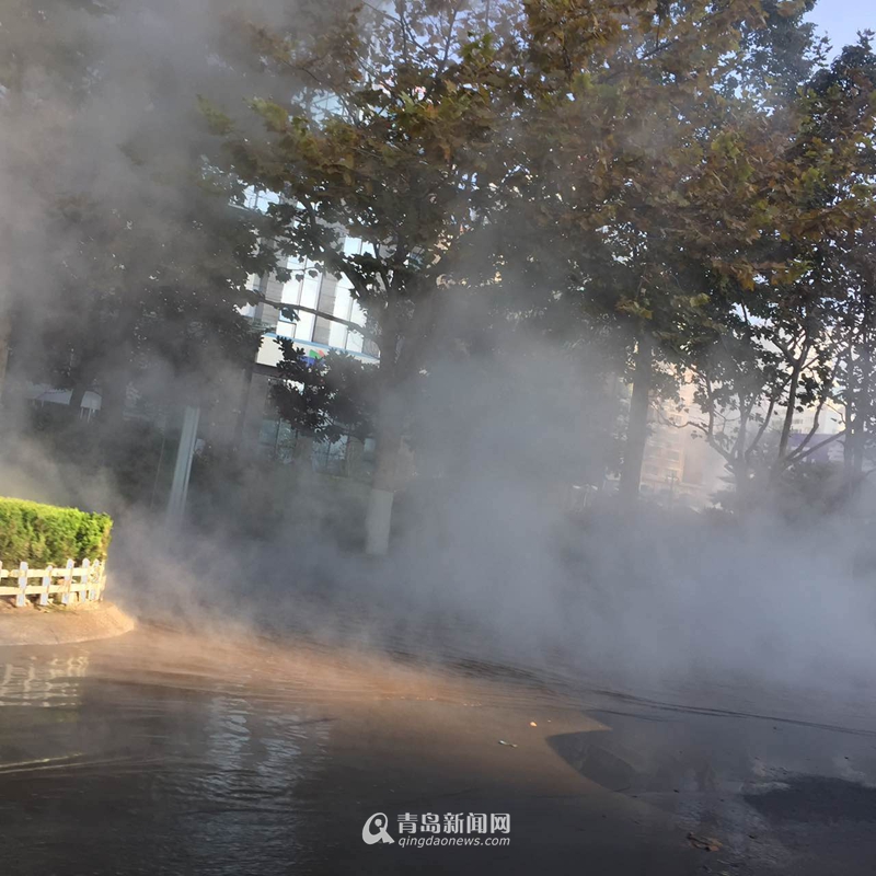突发:香港中路暖气管道泄漏 各方全力抢修(图) 