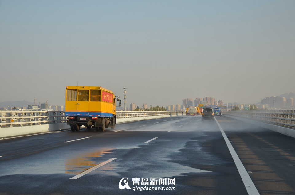 高清：揭秘胶州湾大桥扫雪设备 配歼5发动机
