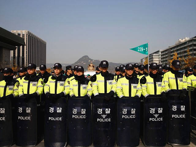 朴槿惠:不考虑立即下台 韩检方让步 推迟调查