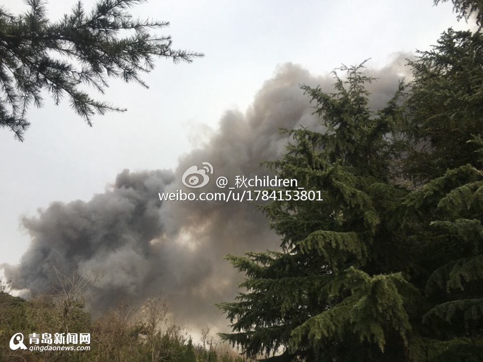 李沧区一硅油库房失火 火已被扑灭无人员伤亡
