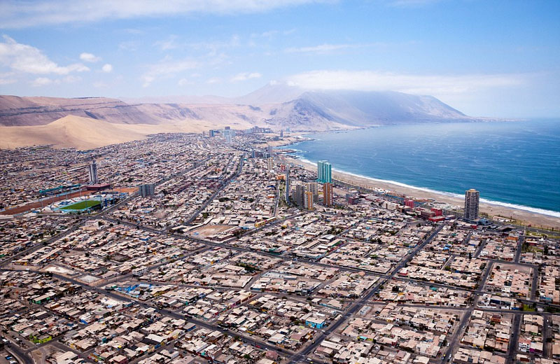 智利城市被巨型沙丘包围如荒漠明珠