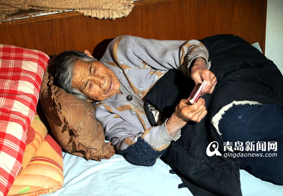 青岛有位“自强奶奶” 92岁包粽子卖补贴家用