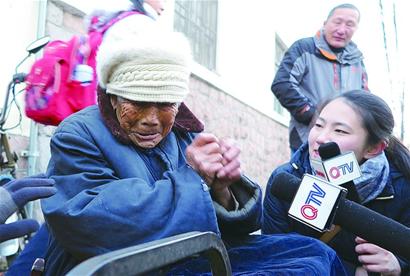 92岁粽子奶奶刷屏朋友圈 市民专程来买粽子