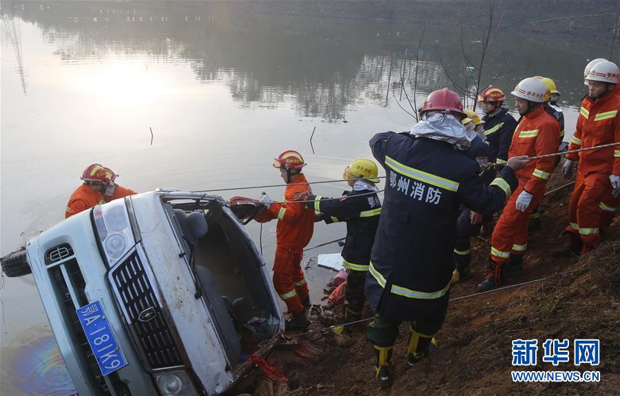 湖北鄂州发生重大交通事故已致18人死亡