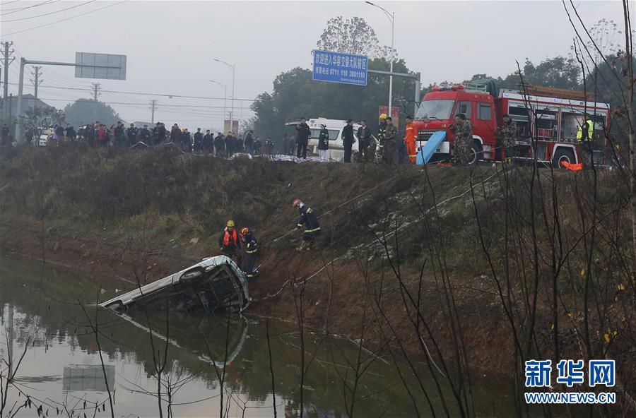 湖北鄂州发生重大交通事故已致18人死亡