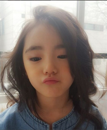韩国6岁空灵小萝莉出道 网友：愿等10年(图)