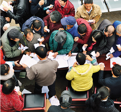 重庆市綦江区三角镇杜家村镇人大代表换届选举现场。