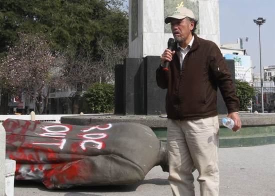 蔡丁贵2014年拉倒台南市汤德章纪念公园内的孙中山铜像，11日入监服刑。