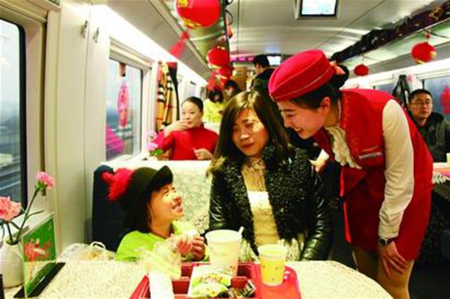 近百对青岛始发列车餐品增加一成 手机可点餐