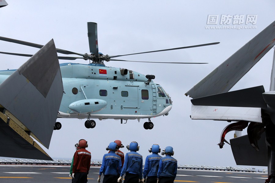 中国航母编队完成跨海区训练任务 返回青岛母港