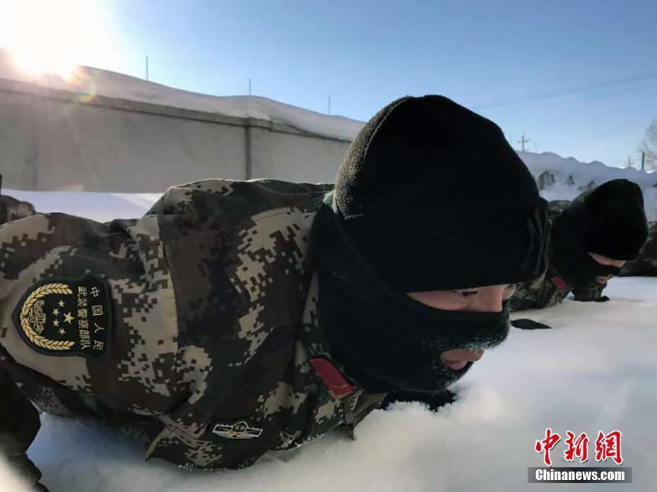 新疆消防官兵-32℃训练 满脸冰霜如白眉大侠