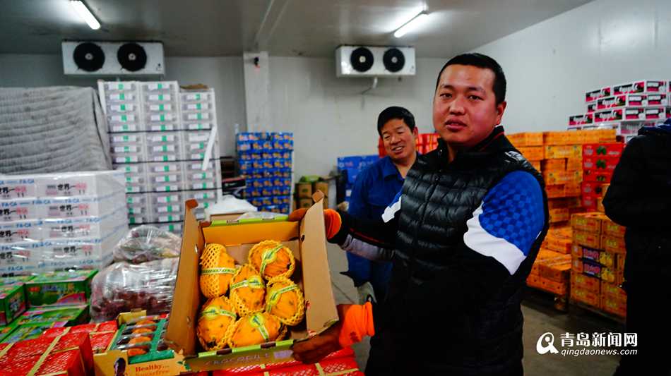 高清：春节青岛进口水果热卖 日销售150万斤