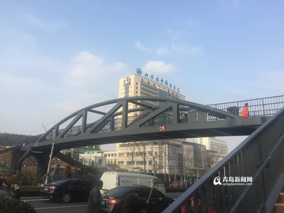青岛五座过街天桥启用 融资模式开创先河