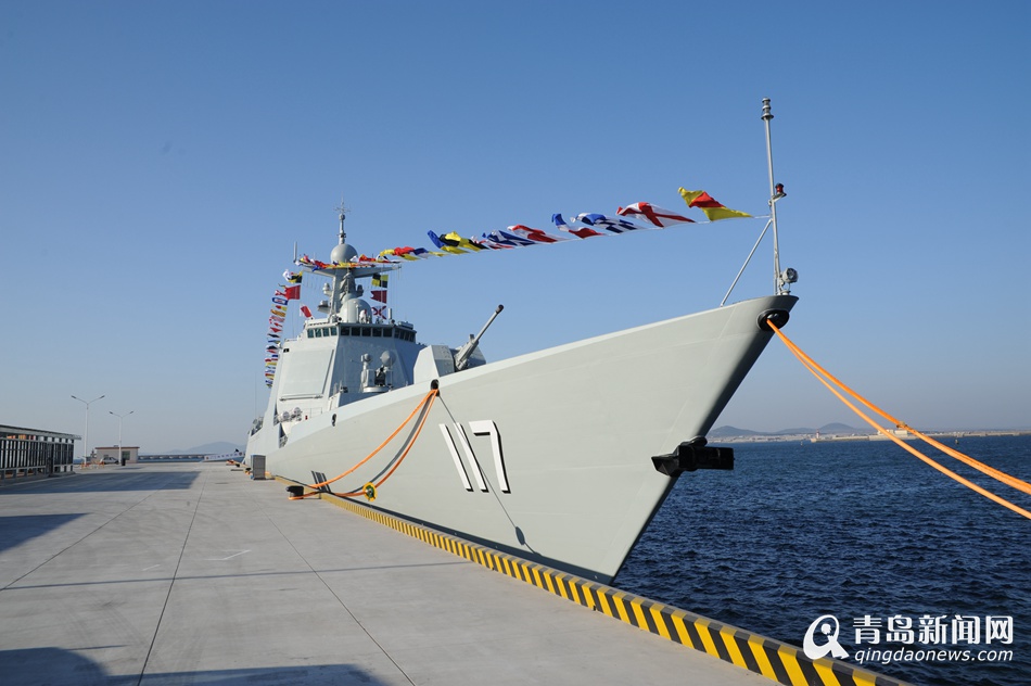 高清:新型导弹驱逐舰西宁舰加入海军战斗序列