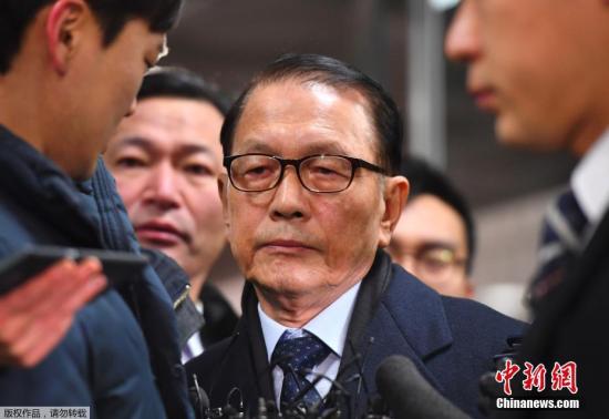 当地时间2017年1月20日，韩国青瓦台前秘书室长金淇春到“亲信门”独立检察组办公室接受审讯。