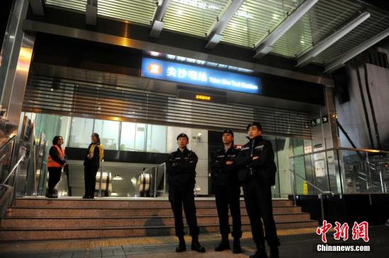 香港地铁纵火案18人伤 嫌疑人因个人理由纵火