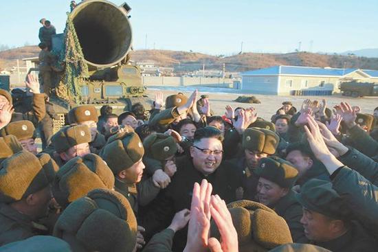 朝鲜成功试射导弹 金正恩表示对主体武器满意