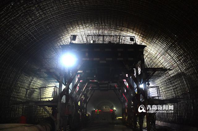 地铁1号线海底隧道开挖过半 三臂怪兽海底打洞 青岛新闻网
