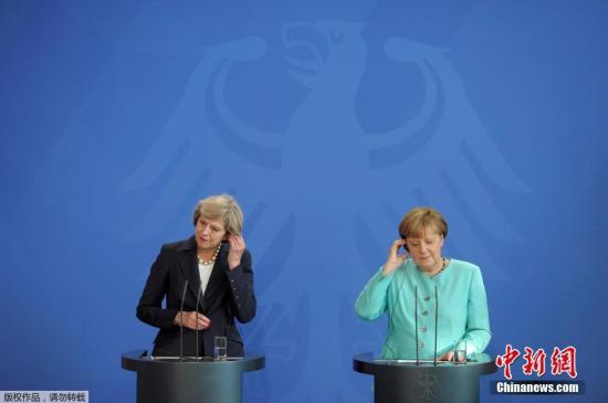 当地时间2016年7月20日，德国柏林，英国首相特雷莎·梅访问德国，与德国总理默克尔举行会晤。