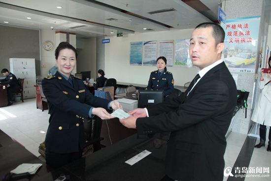 青岛首批网约车驾驶员证签发 39名司机今领证