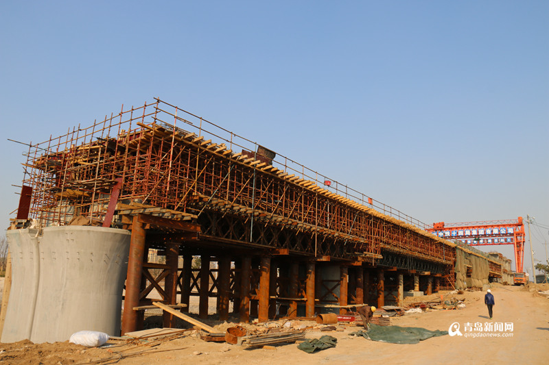 青连铁路最新进展 胶州湾特大桥东岸浇梁完成