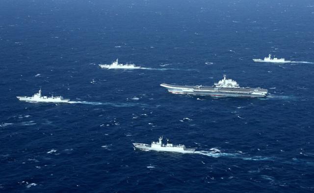 菲总统回应“亲中国”指责：那就请带兵去南海打仗吧