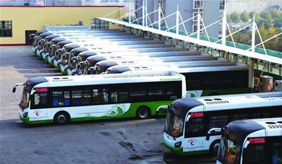 打造绿色交通 青岛纯电动公交车成城市名片