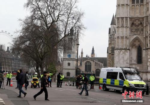 当地时间3月23日上午，英国议会大厦周边仍处于封锁状态。