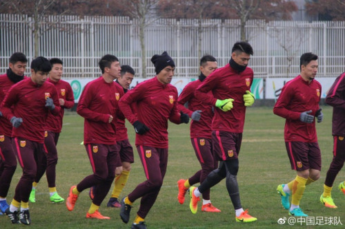 中国男足在伊朗首都德黑兰训练图。中国足协官方发布