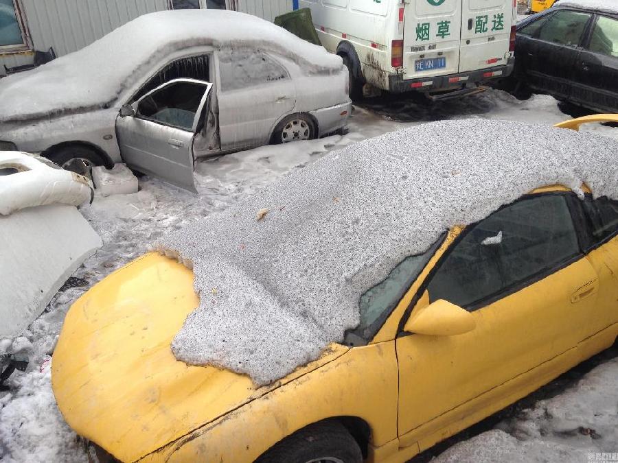 零下14℃！内蒙古汽车被冻成“冰雕”(图)