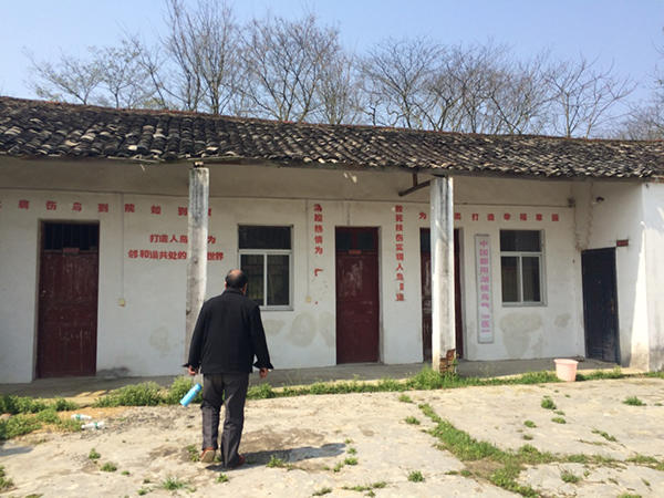 男子开医院5年救治超5万只病鸟:为每只鸟写病