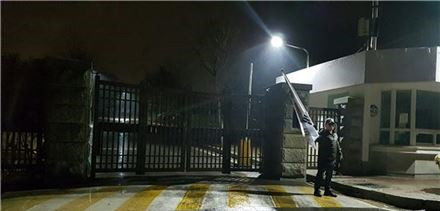 拘留所为防朴槿惠出意外 设7名女警24小时监视