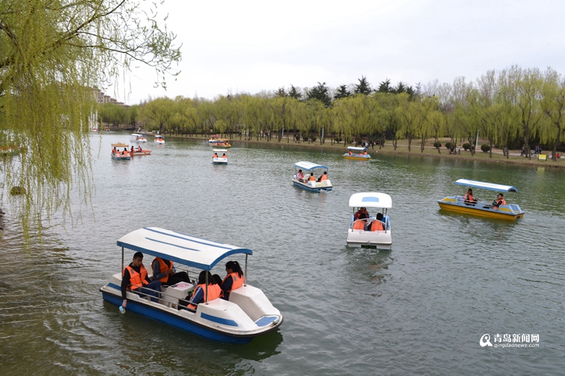 高清：赏花划船放风筝 清明节世纪公园人鼓了