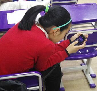 青岛14岁少女玩手机颈椎老化如50岁 严重或致瘫
